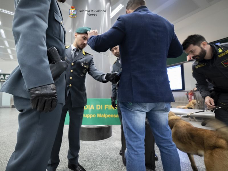 Traffico internazionale di droga dal Brasile: sequestrati 2 chili di cocaina