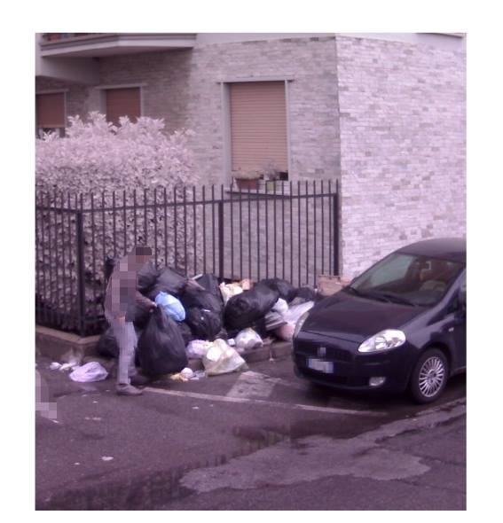 Il sindaco pubblica le foto di chi abbandona i rifiuti