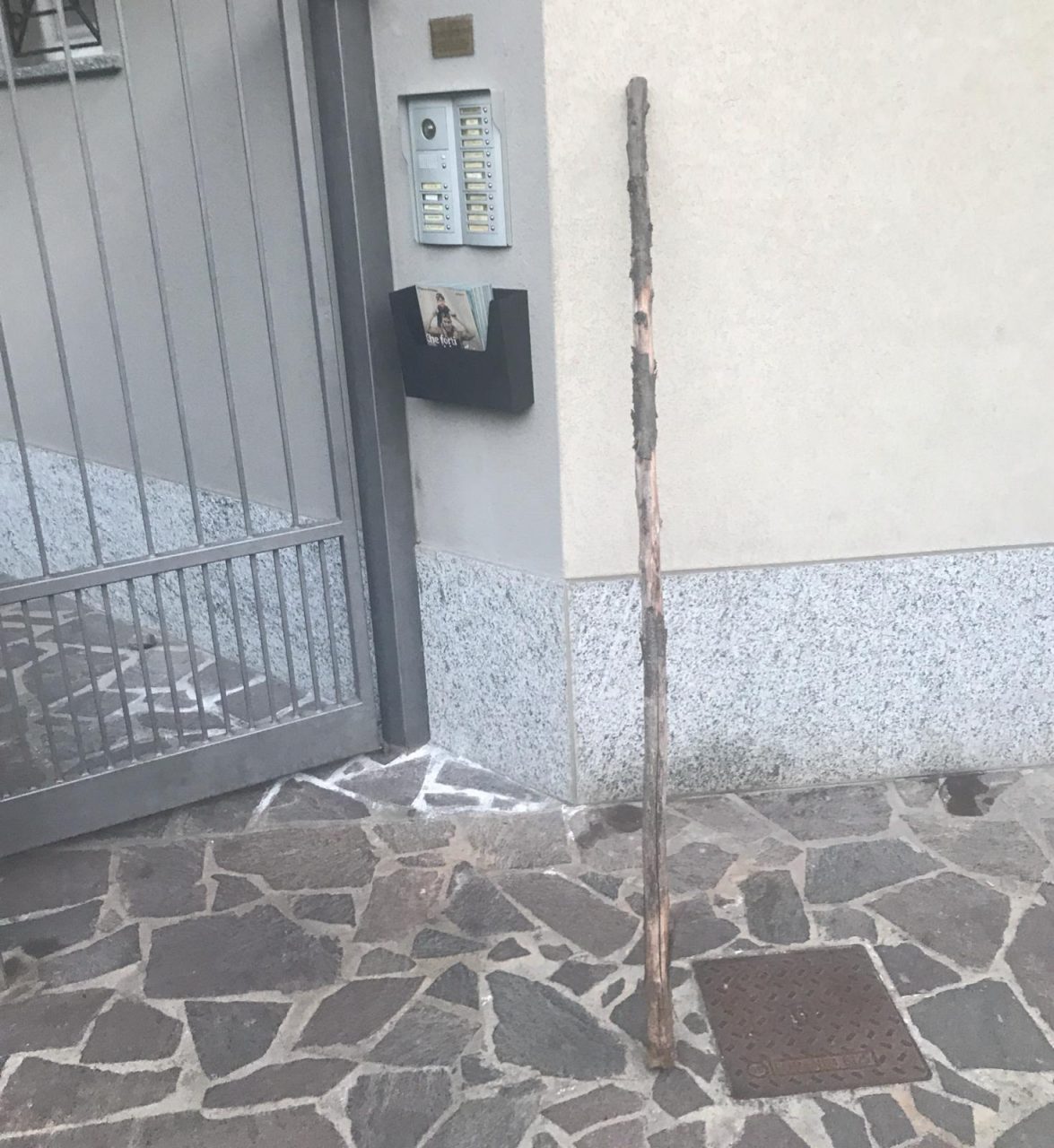 Bastone sotto casa di Silighini: è un’intimidazione?