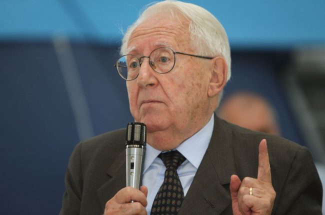 Migliaia di persone per i funerali dell’Onorevole Giuseppe Zamberletti
