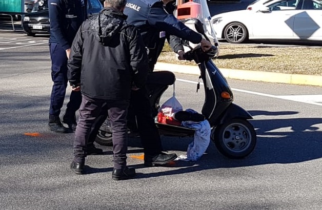 Vanno al supermercato e fanno un incidente FOTO