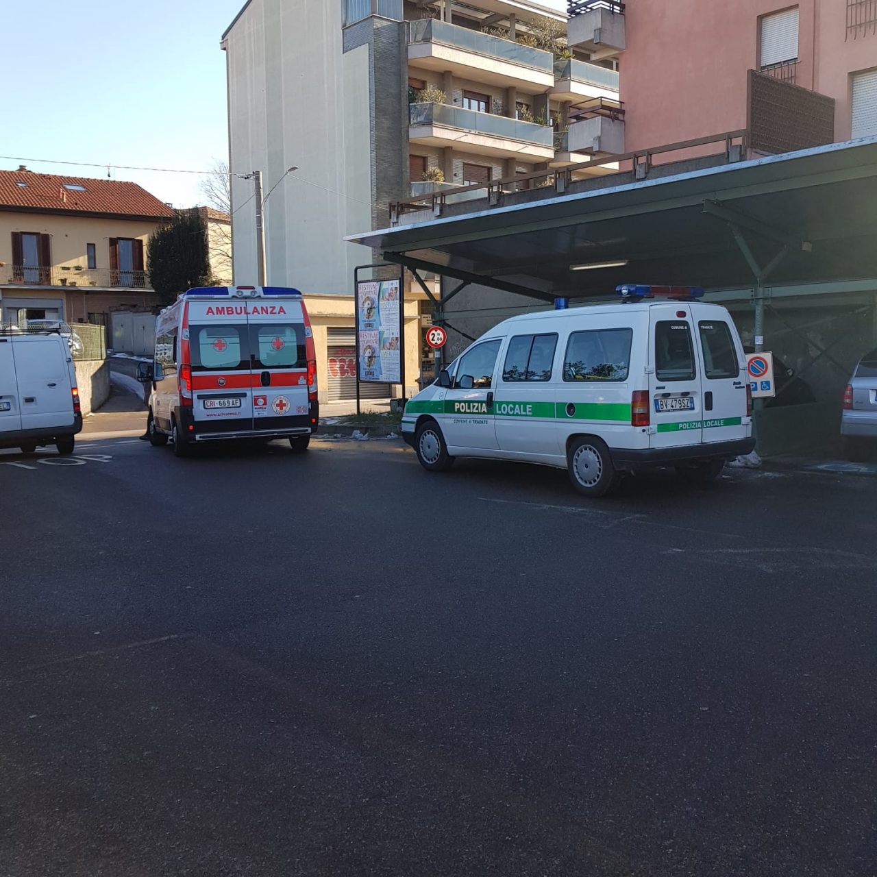 Scivola su una lastra di ghiaccio, ferita 80enne