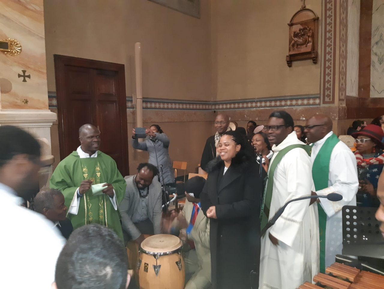 Messa camerunese in chiesa, applausi a S.Vittore FOTO e VIDEO