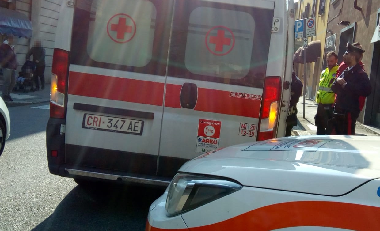 Anziano guida furgone e investe una 84enne