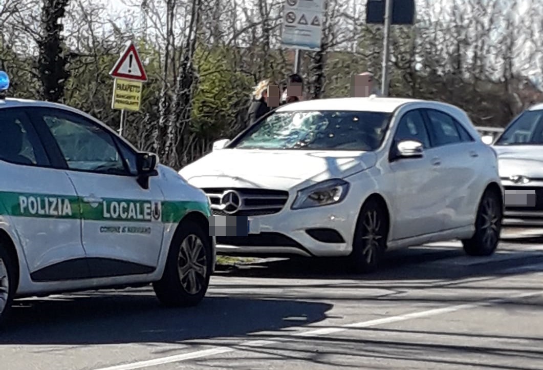 Investito in bicicletta, paura per un anziano