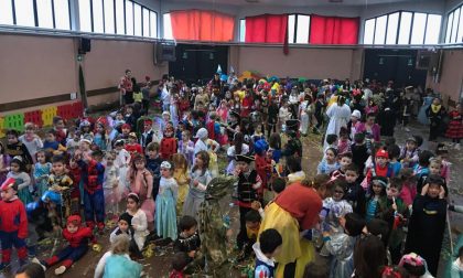 Carnevale alla scuola Gajo tra balli, canti e spettacoli itineranti