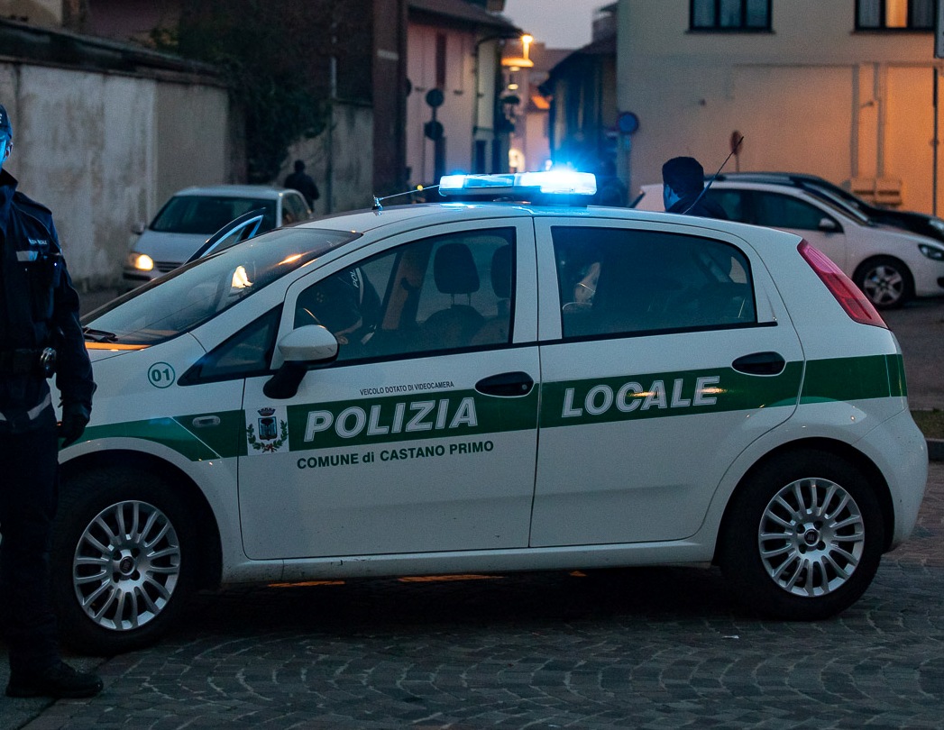 Furto in un negozio, Polizia locale e Carabinieri fermano l’autore