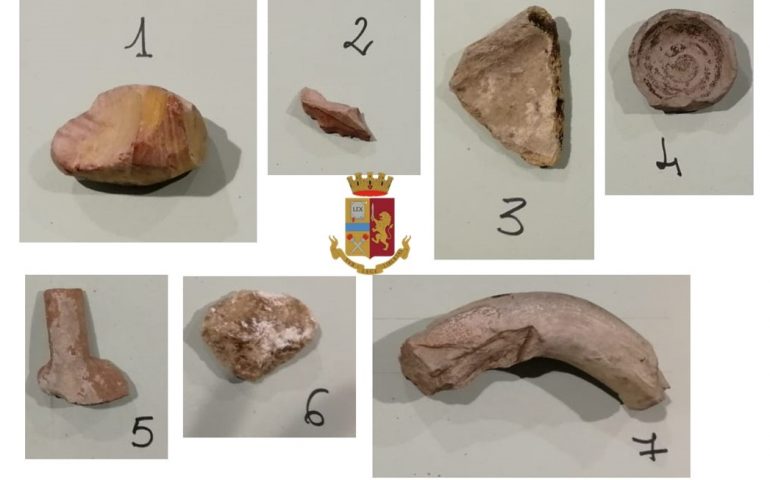Reperti archeologici in valigia come “ricordini”, tradatese denunciata