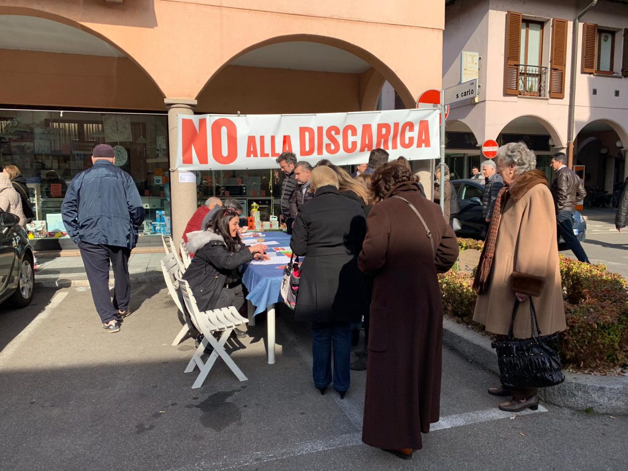 Discarica Cerro, oltre 160 firme per il comitato cittadini