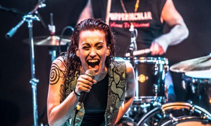 Alteria canta sul palco insieme a Ian Paice batterista dei Deep Purple FOTO