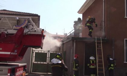 Incendio a Castellanza: una persona intossicata FOTO
