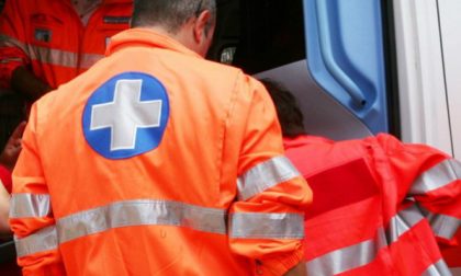 Incidente tra una moto e un'auto a Carbonate, due feriti - SIRENE DI NOTTE