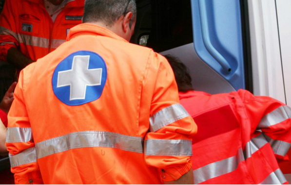 Ciclista investito a Caronno Varesino finisce in ospedale