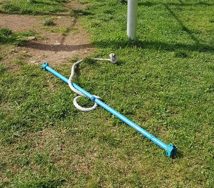 Si rompe attrezzo ginnico nel parco, Airoldi: “Comune verifichi manutenzione”