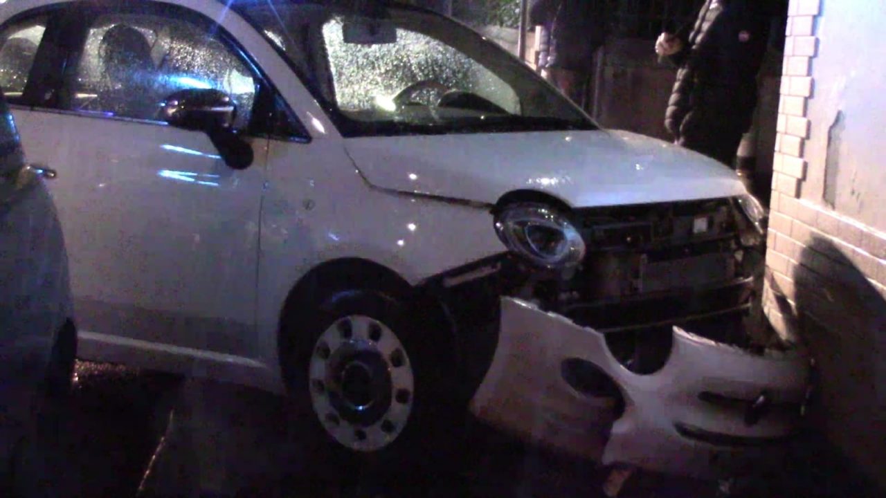 Schianto all’incrocio, tre persone finiscono all’ospedale FOTO