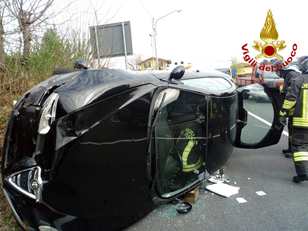 Si ribalta con l’auto, soccorso un uomo di 44 anni
