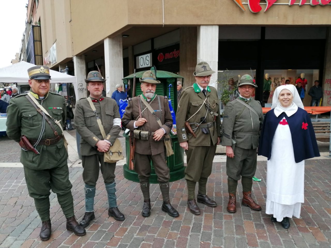 Associazioni in piazza a Saronno, salto nel tempo a cent’anni fa FOTO E VIDEO