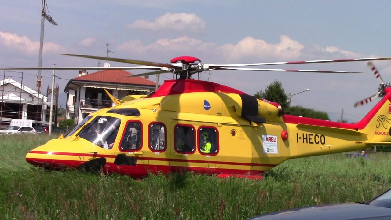 La tragedia a Caronno: 14enne muore sotto il trattore del padre