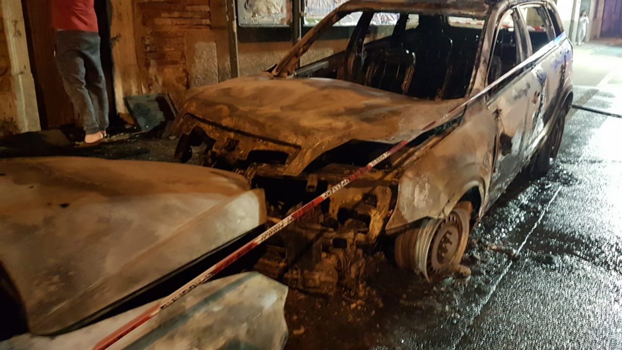 Auto a fuoco nella notte a Robecchetto
