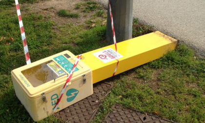 Defibrillatore danneggiato da vandali a Legnano FOTO