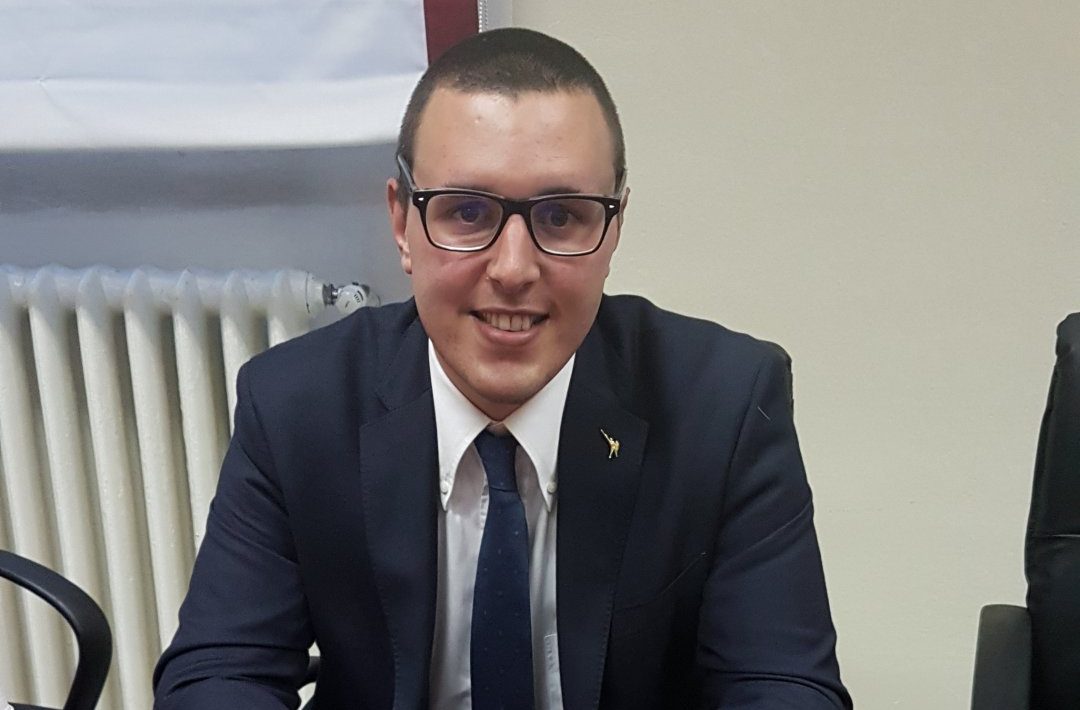 Tradate il Comune insegue le buche e “chiama” i cittadini: “Segnalatele all’ufficio tecnico, non sui social”