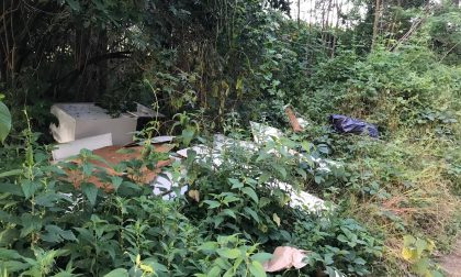 Abbandona rifiuti nei campi di Cascina Colombara: identificato
