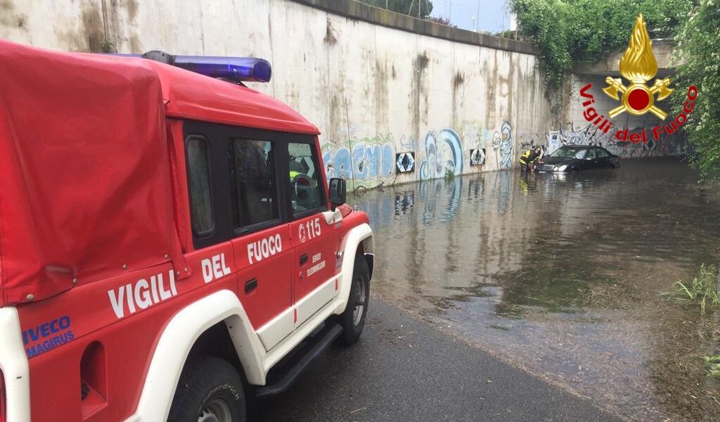 Maltempo e allagamenti: super lavoro dei Vigili del Fuoco