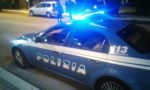 Milano, si scaglia contro un poliziotto con un coltello: lui spara e lo uccide
