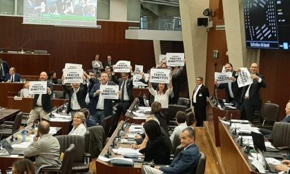 Protesta contro Fratus in Consiglio regionale, il M5s: "Dimettiti"