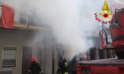 Incendio in un condominio nel comune di Venegono Inferiore FOTO