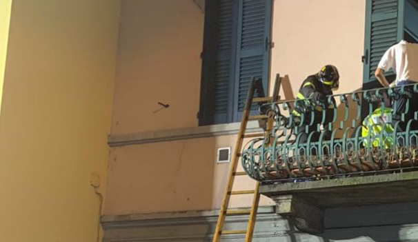 Donna cade dalla finestra a Parabiago FOTO