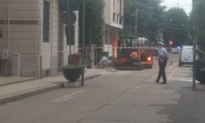 Fuga di gas in centro a Saronno, strada chiusa