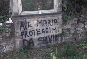 Scritte contro Salvini: imbrattata la Madonnina di Provaglio