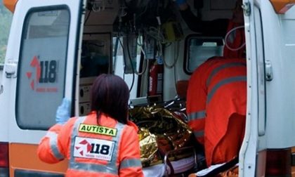 Gallarate, ambulanza e Vigili del Fuoco alla Tema: 53enne ricoverato dopo un incidente sul lavoro