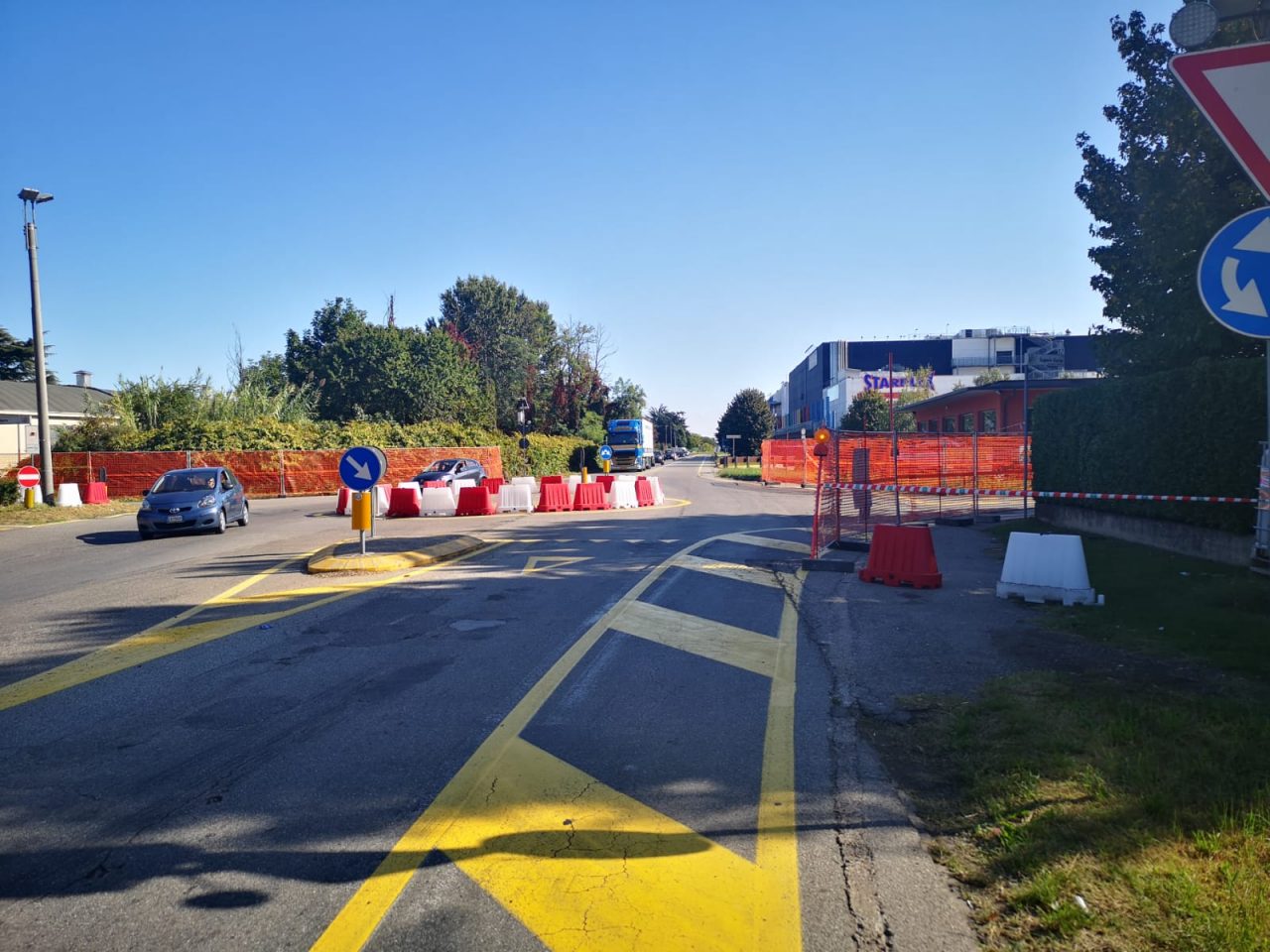 Cantiere per la rotonda in Varesina, poi toccherà alla Fornace