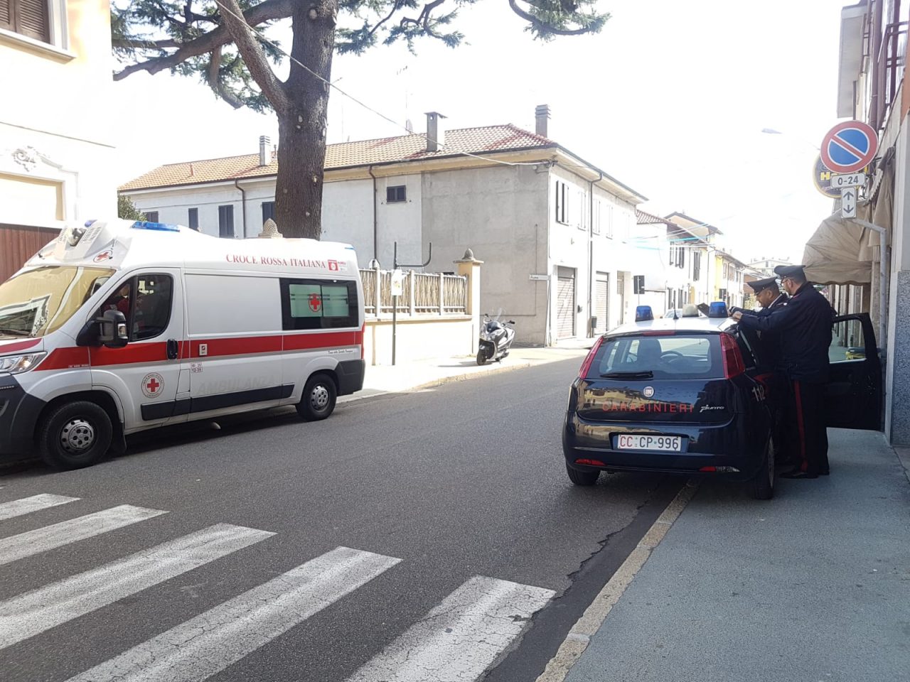 Donna scippata fuori dalla panetteria finisce in ospedale