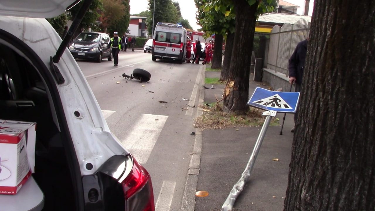 34enne si ribalta con la sua auto a Canegrate FOTO