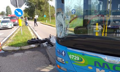 Autobus contro un motorino a Castano, grave un 51enne