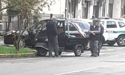 Anziano in Apecar tampona un'auto: incidente a Cerro Maggiore