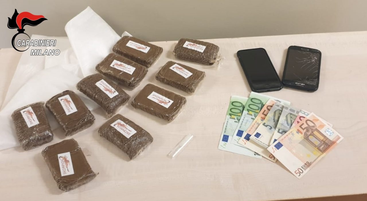 Arrestati finti imbianchini: un chilo di droga nel furgoncino FOTO