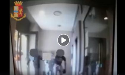 Tentano rapina ad una banca, i poliziotti si fingono clienti e li arrestano VIDEO