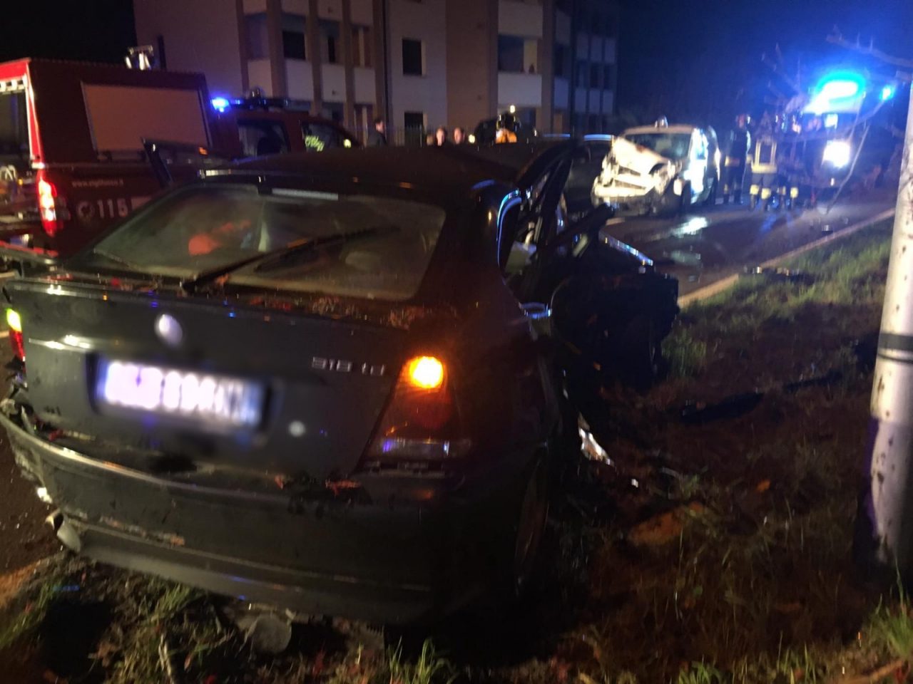Incidente a catena in via Aldo Moro a Fagnano, auto distrutte FOTO