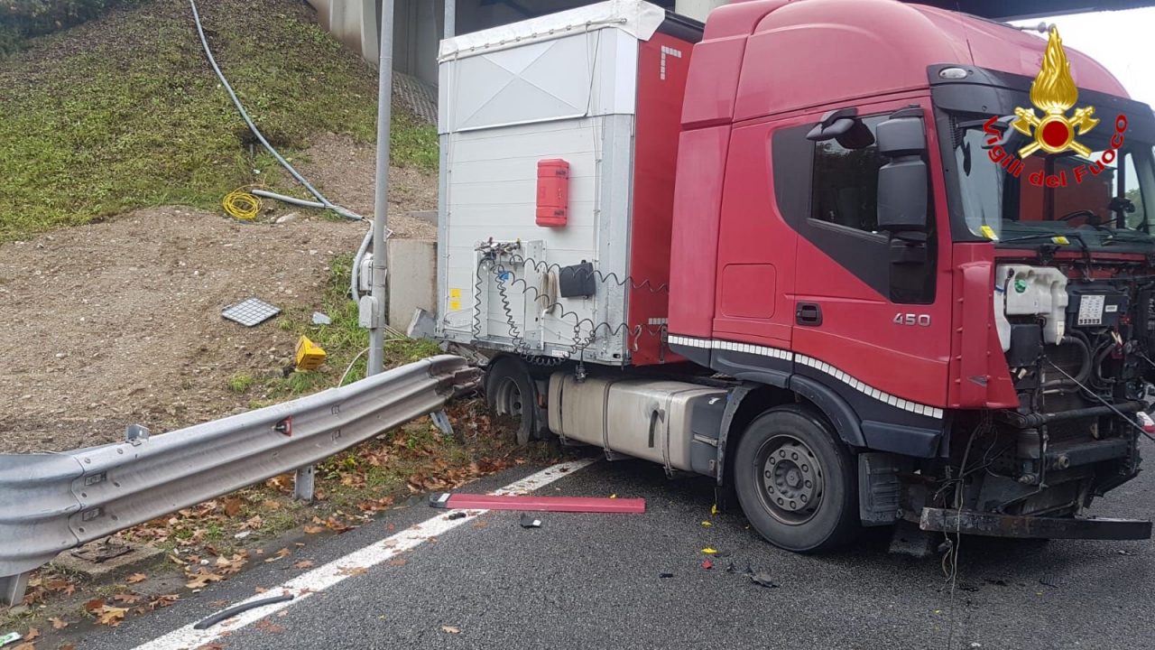 scontro sulla a8