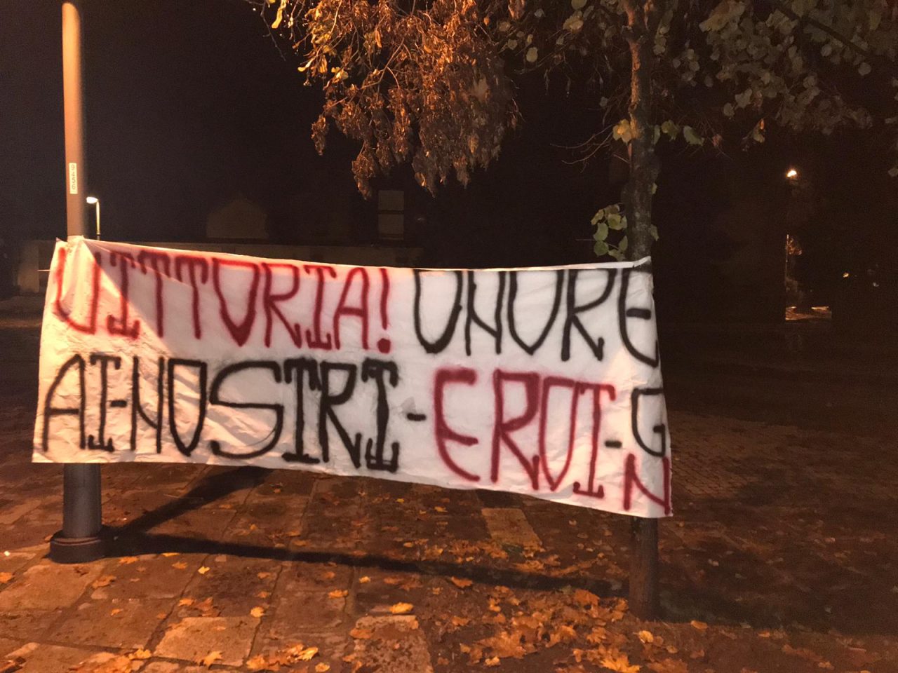 4 Novembre, Gioventù nazionale espone uno striscione