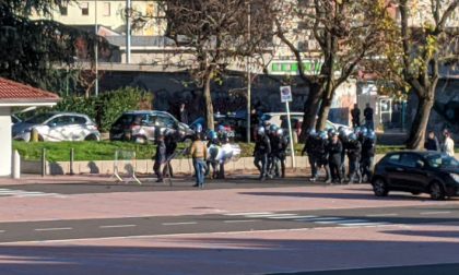 Tensione tra anarchici e forze dell'ordine a Saronno