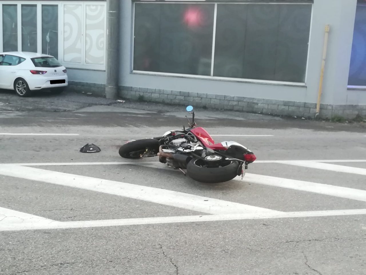 Grave scontro a Legnano: coinvolte un’auto e una moto