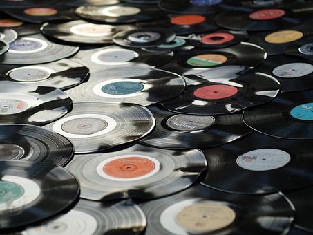 Vinile, vinile e ancora vinile alla Meccanica di Nerviano