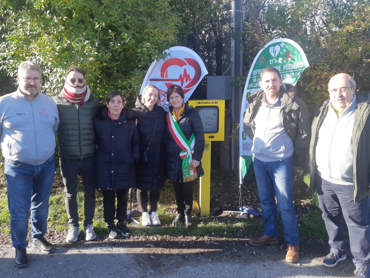 Inaugurato il defibrillatore H24 in ricordo di Adriano Regalia – FOTO
