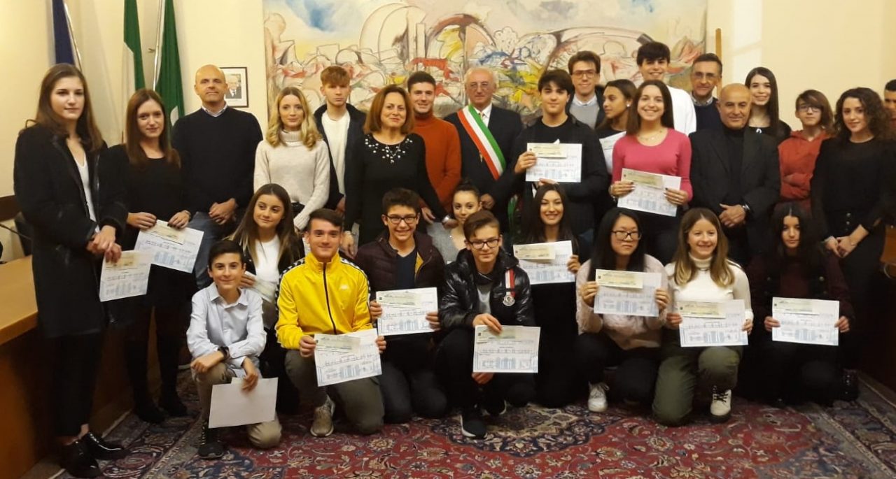 Robecchetto, 23 studenti meritevoli premiati con borse di studio