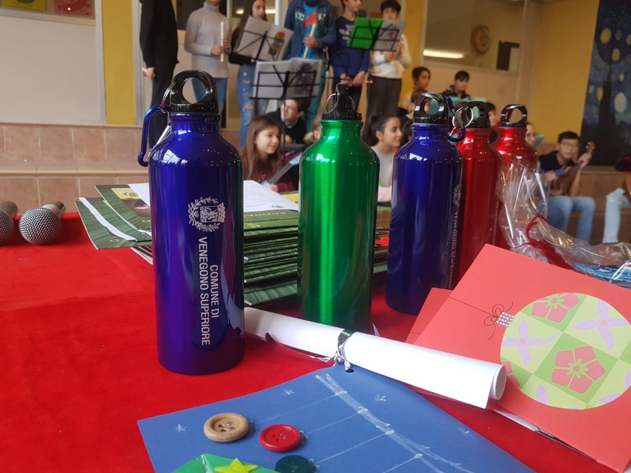 Stop plastica, anche alle scuole di Venegono Superiore arrivano le borracce